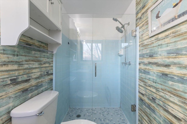 full bathroom featuring a shower stall and toilet