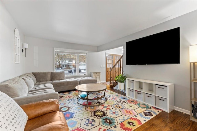 living area featuring dark wood-style flooring and baseboards