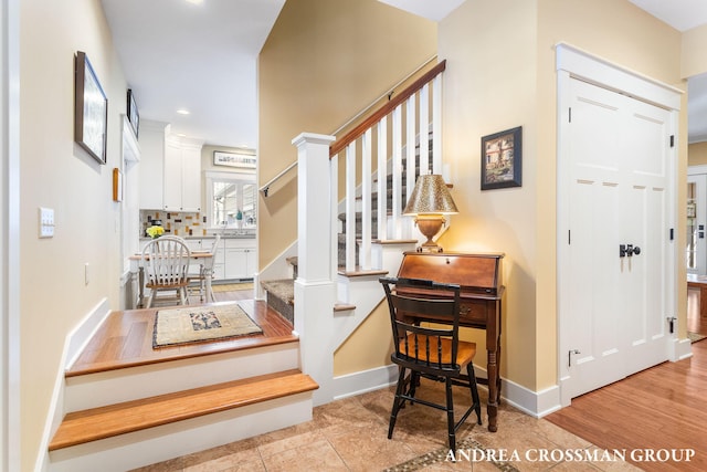 staircase featuring recessed lighting and baseboards