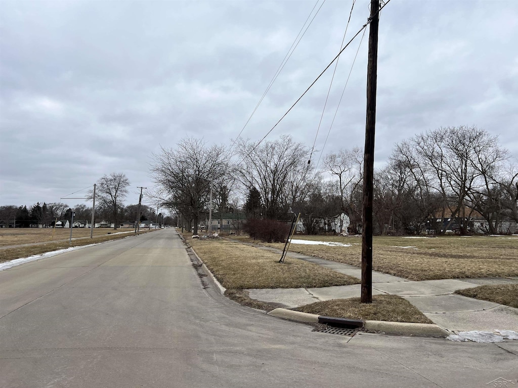 2421 Oakwood Ave, Saginaw, MI 48601