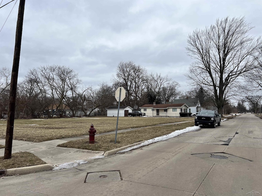 2421 Oakwood Ave, Saginaw, MI 48601