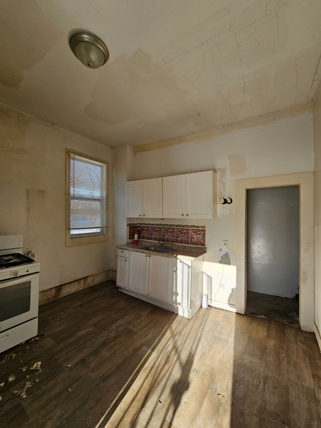 kitchen featuring dark wood-style flooring, white cabinetry, white range with gas cooktop, and a sink