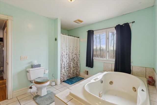 full bathroom featuring visible vents, toilet, tile patterned flooring, a jetted tub, and baseboards