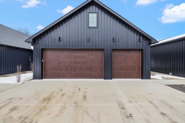 view of detached garage