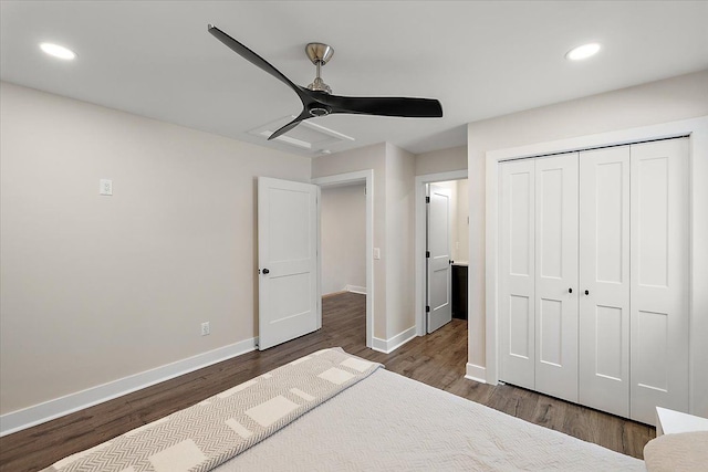 unfurnished bedroom featuring baseboards, ceiling fan, dark wood-type flooring, a closet, and recessed lighting