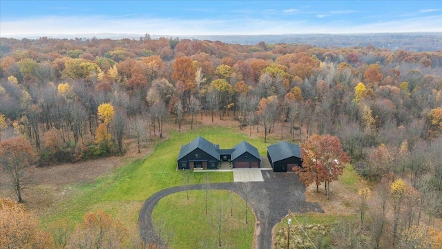 birds eye view of property featuring a wooded view