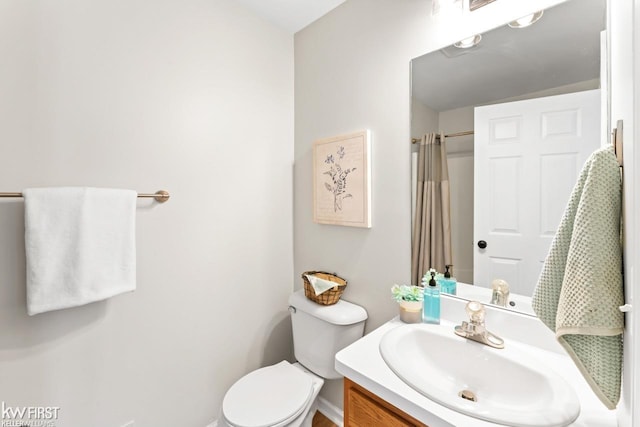 full bathroom with vanity, toilet, and a shower with curtain