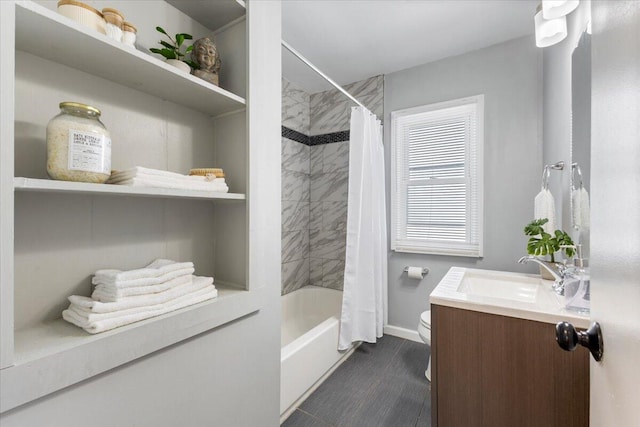 full bathroom featuring shower / bath combination with curtain, baseboards, vanity, and toilet