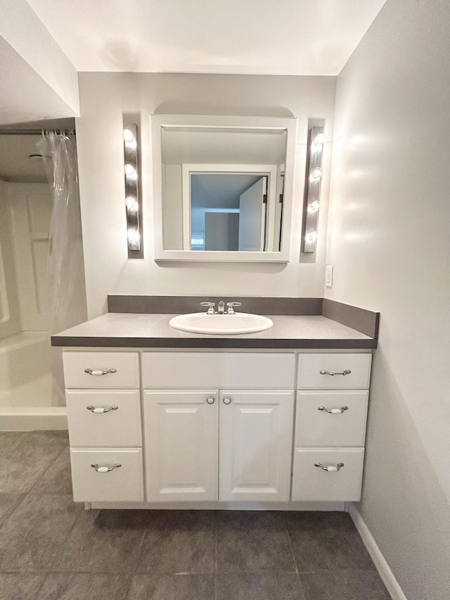 full bathroom with a shower with shower curtain, vanity, and baseboards