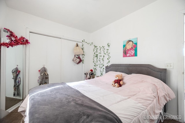 bedroom with a closet