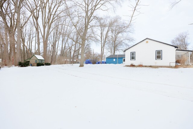 exterior space featuring an outbuilding