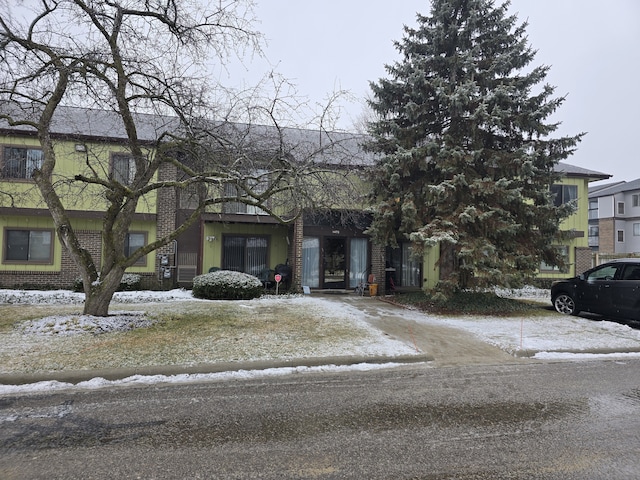 view of front of property featuring brick siding