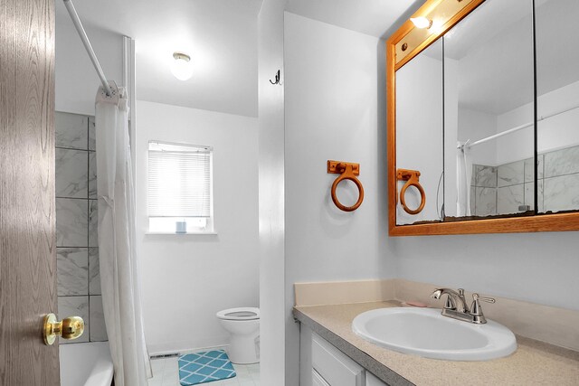 bathroom with toilet, shower / tub combo with curtain, and vanity