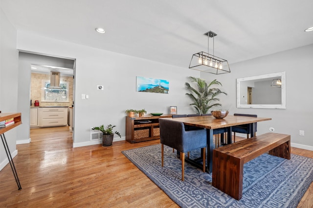 dining room featuring light wood finished floors, recessed lighting, visible vents, and baseboards