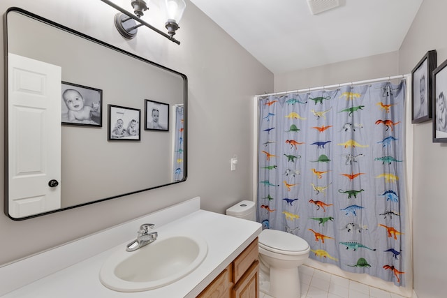 bathroom featuring toilet, vanity, visible vents, and a shower with curtain