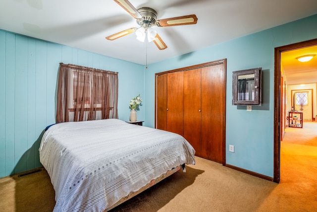 bedroom featuring ceiling fan, carpet flooring, visible vents, baseboards, and a closet