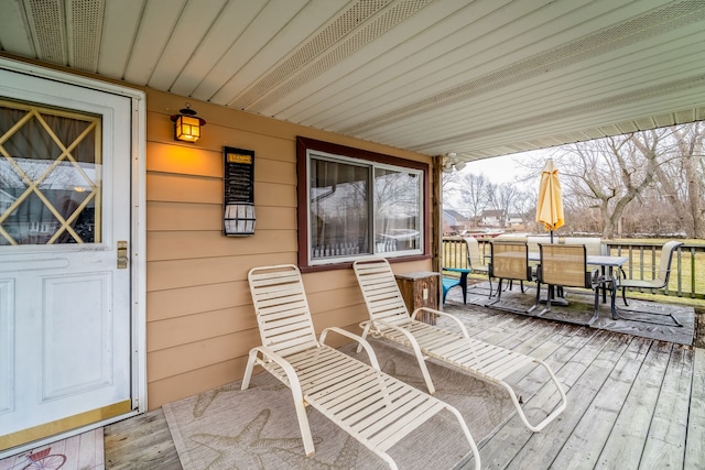 exterior space featuring outdoor dining space