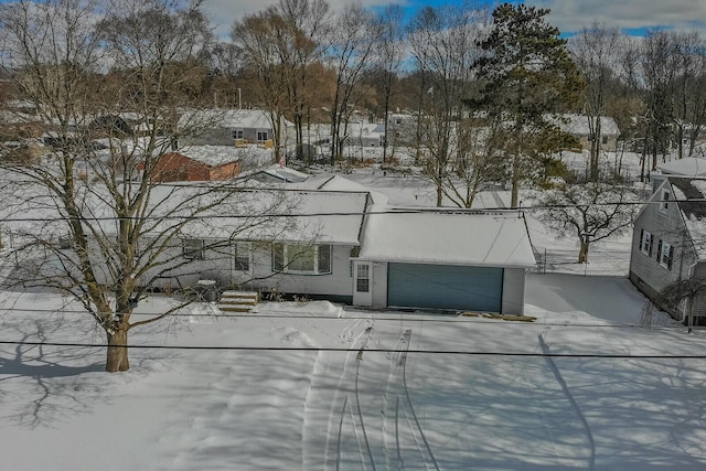 view of front of house featuring driveway and an attached garage