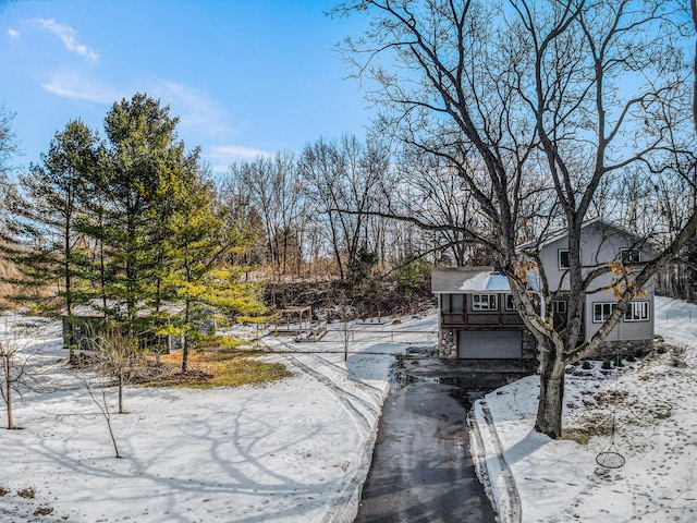 exterior space featuring driveway