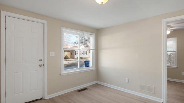 unfurnished dining area featuring light wood finished floors, visible vents, ceiling fan, and baseboards