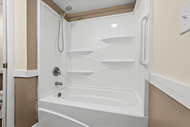 bathroom with washtub / shower combination