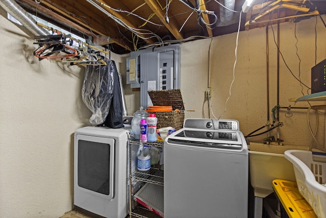 washroom with laundry area and independent washer and dryer