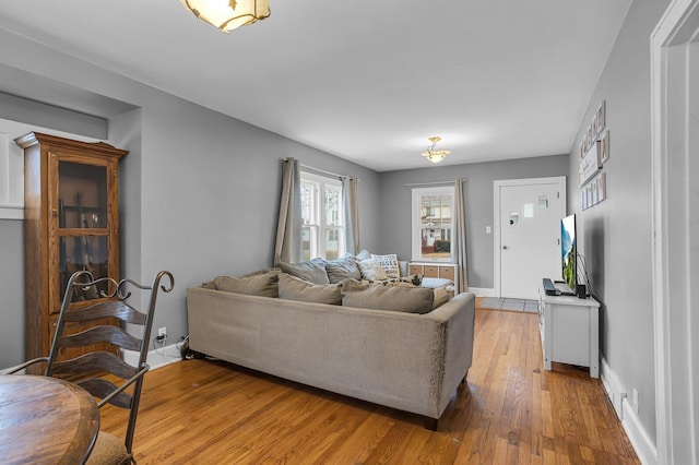 living area with baseboards and light wood-style floors