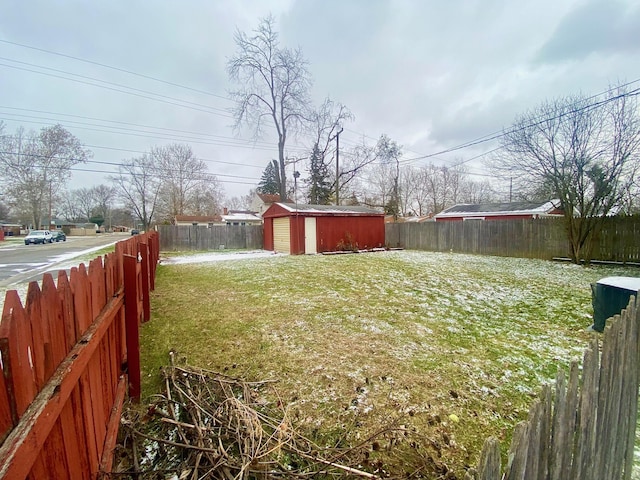 view of yard featuring a shed, an outdoor structure, and a fenced backyard