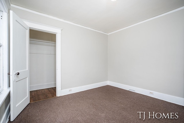 unfurnished bedroom featuring a closet, carpet flooring, crown molding, and baseboards