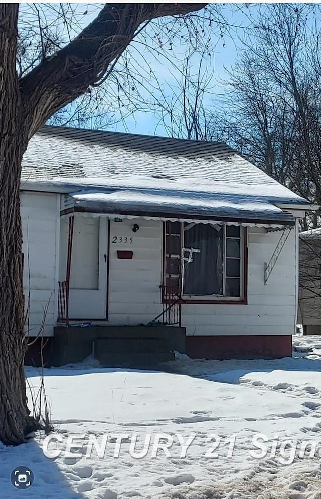 view of front of home featuring a shingled roof