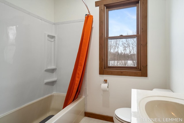 full bathroom with shower / tub combo, vanity, toilet, and baseboards