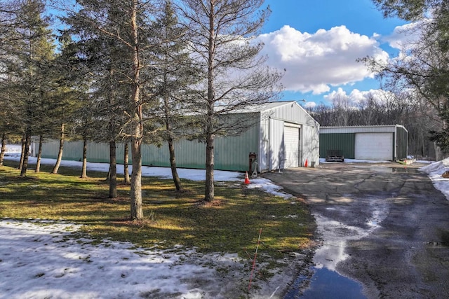 view of detached garage