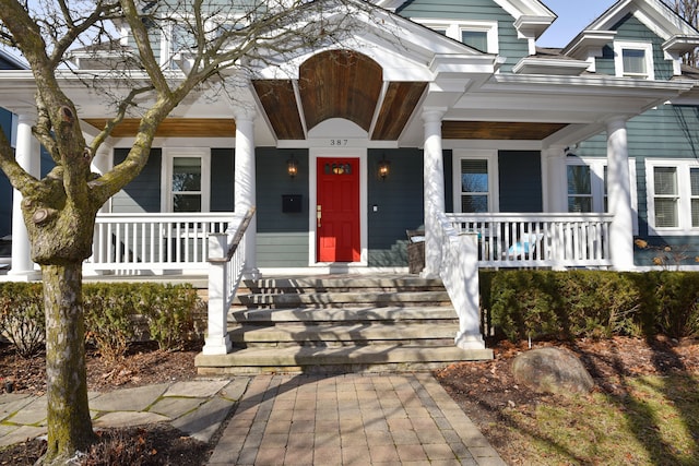 view of front of property featuring covered porch