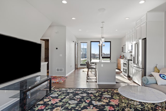 living room with a chandelier, recessed lighting, visible vents, baseboards, and dark wood-style floors