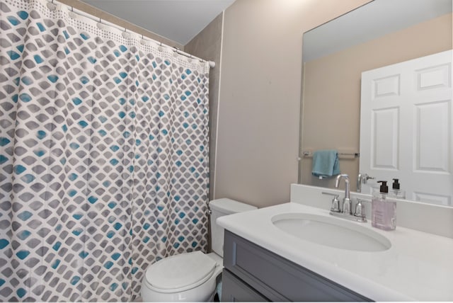 bathroom with a shower with curtain, vanity, and toilet