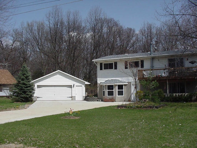 traditional-style house featuring a detached garage, a front lawn, and an outdoor structure