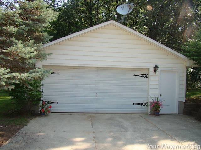 view of detached garage