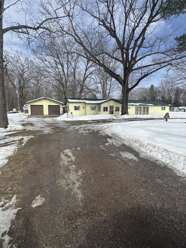 3222 E Houghton Lake Dr, Houghton Lake, MI 48629