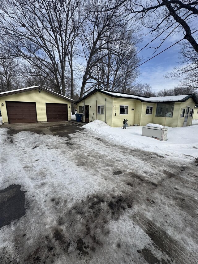 3222 E Houghton Lake Dr, Houghton Lake, MI 48629