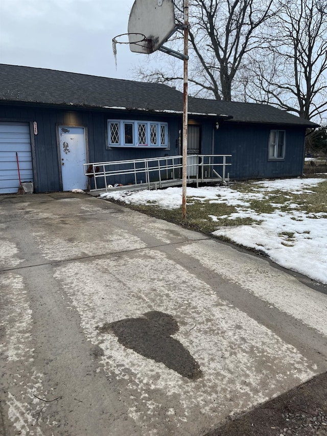 view of front of home featuring concrete driveway