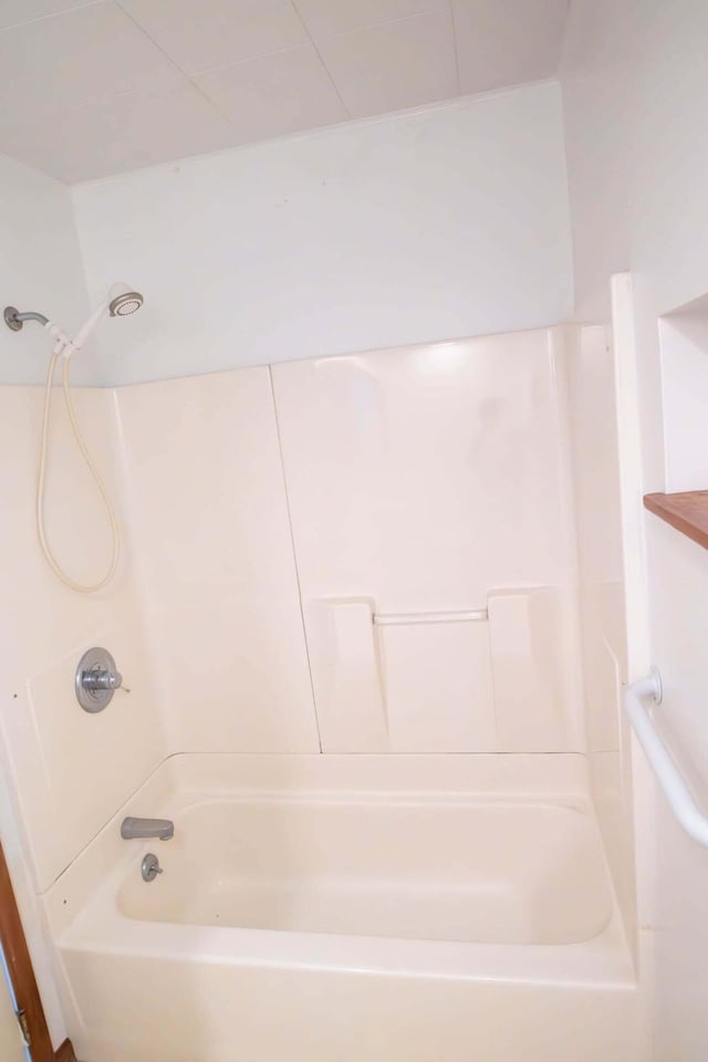 bathroom featuring shower / tub combination