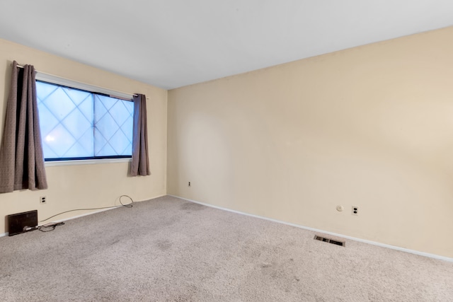 spare room featuring carpet and visible vents