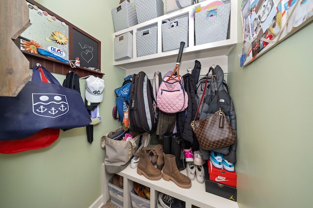 mudroom featuring baseboards