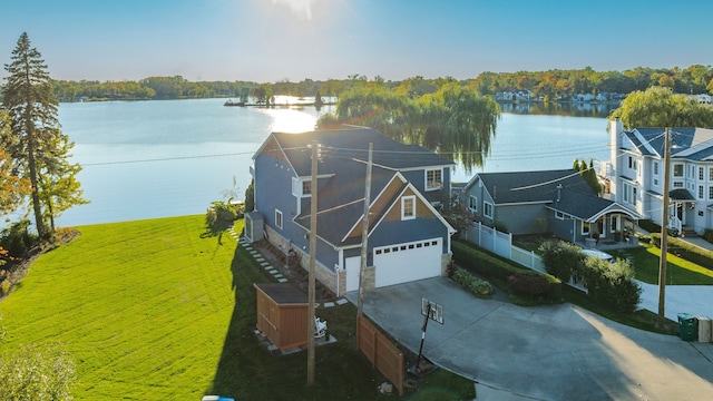 bird's eye view featuring a water view