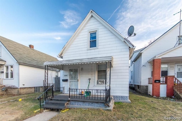 view of front of property with a front yard and covered porch