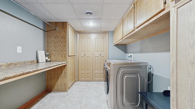 laundry room with cabinet space, independent washer and dryer, and visible vents