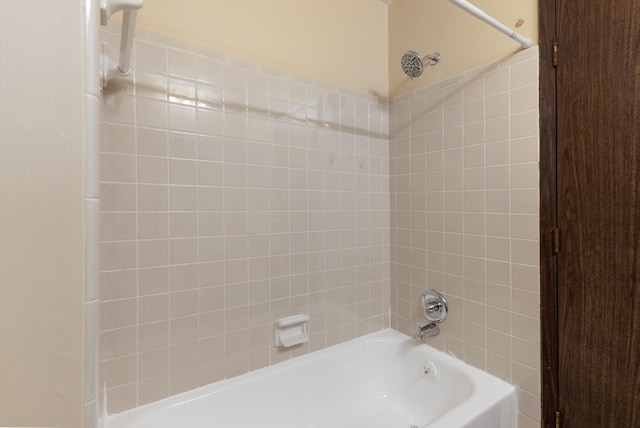 full bathroom with washtub / shower combination