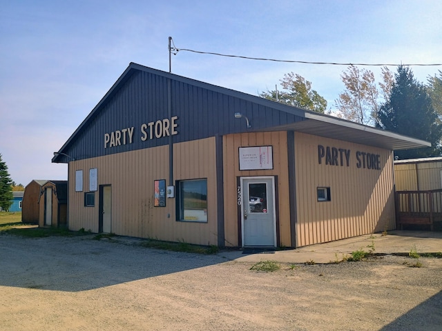view of building exterior