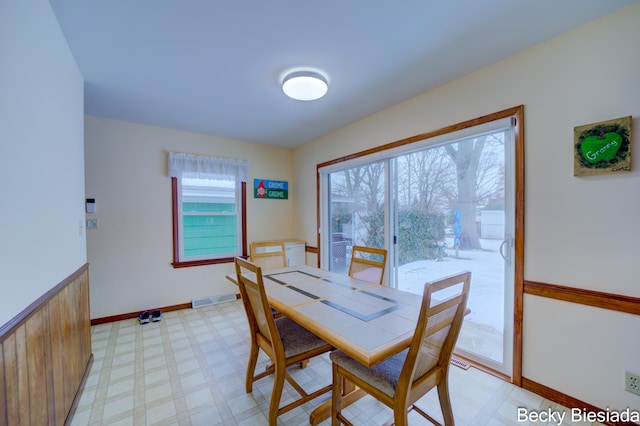 dining area featuring light floors, baseboards, and visible vents