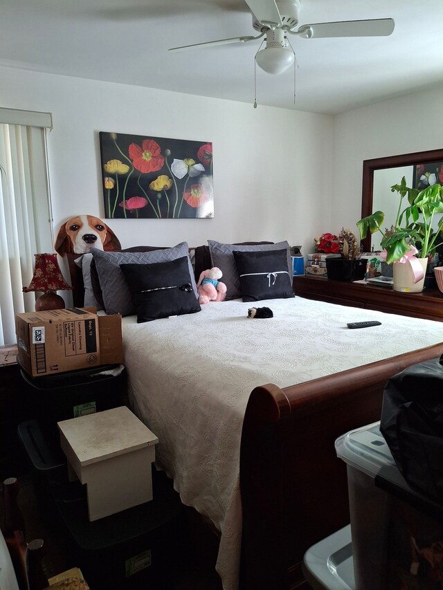 bedroom with ceiling fan